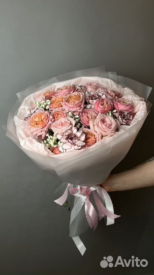 Букет цветов. Сборный букет из диантусов и розы