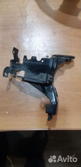 Chevrolet Cruze кронштейн блока ABS