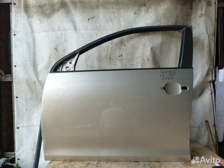 Дверь передняя левая VW Jetta 2006-2011 (1K5831105