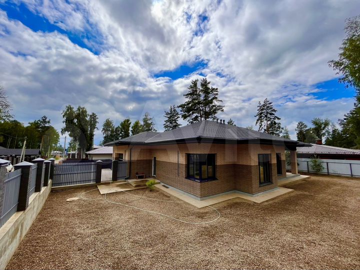 Коттедж 217 м² на участке 8 сот.