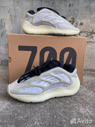 Кроссовки Adidas yeezy boost 700 v3