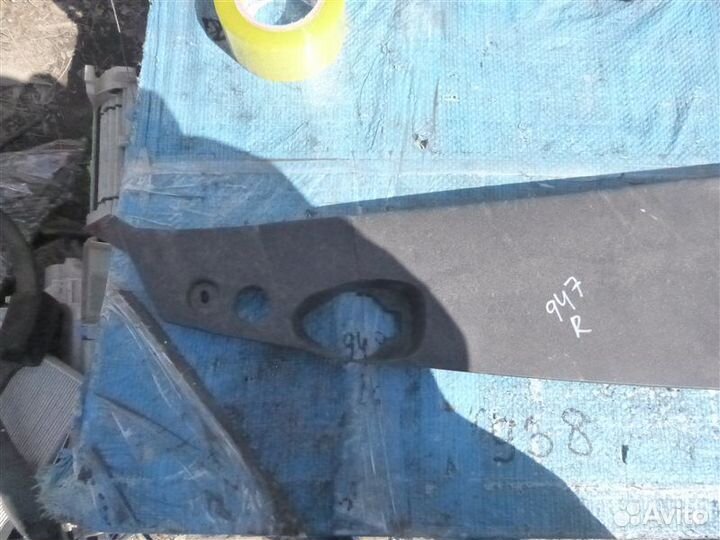 Декоративная крышка двс правая Lexus Ls600Hl UVF46