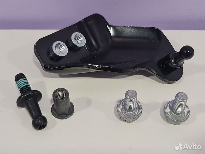 Крепеж привода крышки багажника Audi A6 C7 Sedan