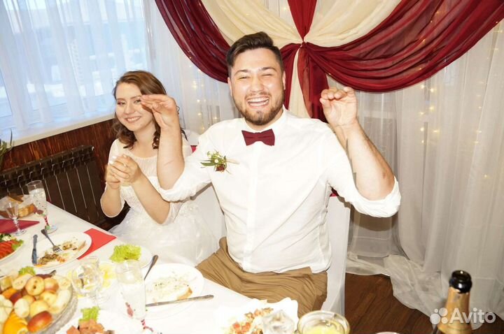 Ведущая - тамада с диджеем, живой вокал