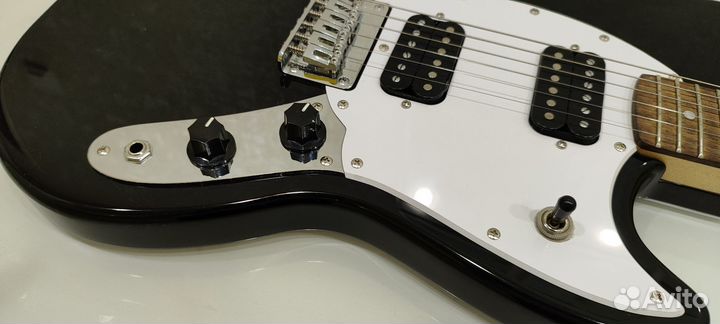Электрогитара fender squier Mustang black bullet