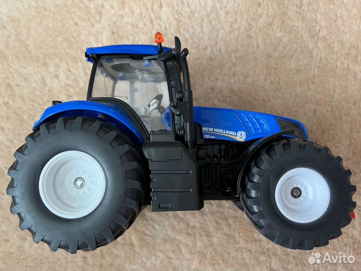 Модель трактора NEW Holland