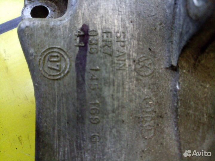 Кронштейн навесных агрегатов передний Skoda Fabia