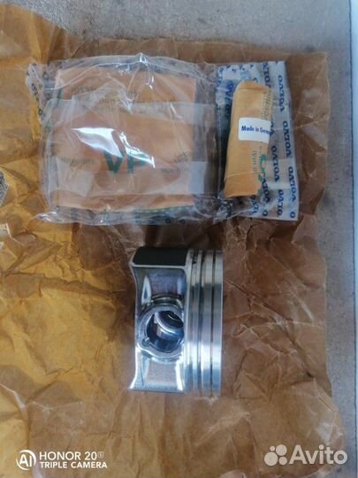 Поршень двс с пальцами и поршневыми кольцами Ford