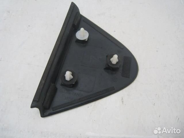 Верхний уголок крыла Nissan Juke F15