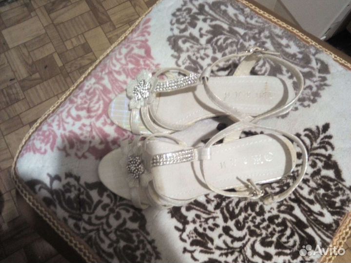 Сандали новые
