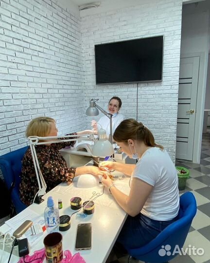 Курсы, обучение маникюру, наращиванию ногтей