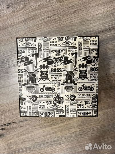 Подарочная коробка