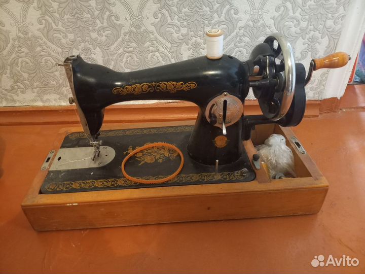 Швейная машинка Чайка подольская ручная