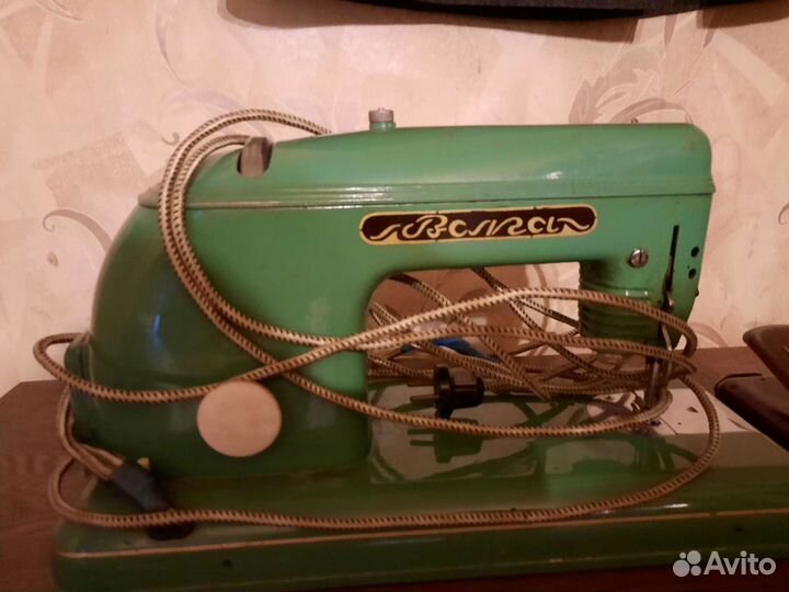 Швейная машинка Волга