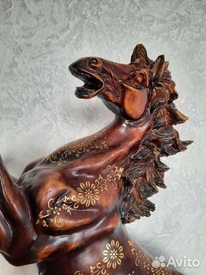 Статуэтка Конь