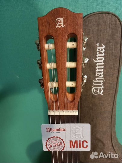 Классическая гитара Alhambra