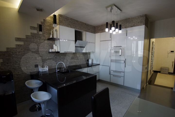 3-к. квартира, 92 м², 20/25 эт.