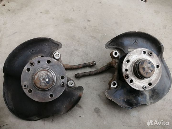 Кулак поворотный передний для Mercedes Benz 190