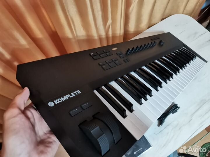 Native instruments komplete kontrol a49