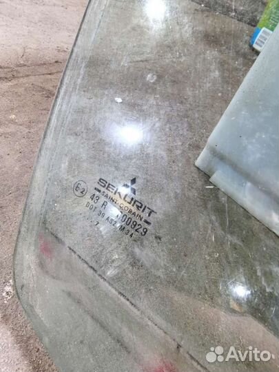 Стекло двери переднее правое mitsubishi carisma