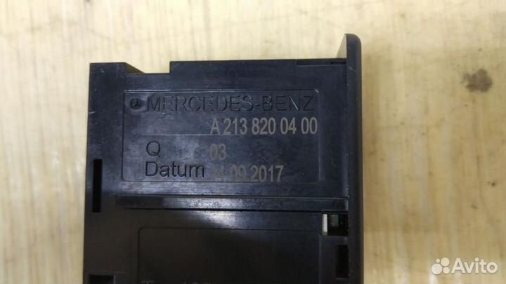 Разъем AUX / USB Mercedes-Benz A2138200400