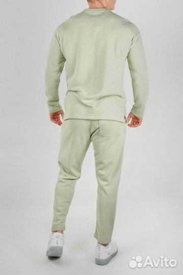 Мужской костюм с брюками и лонгсливом