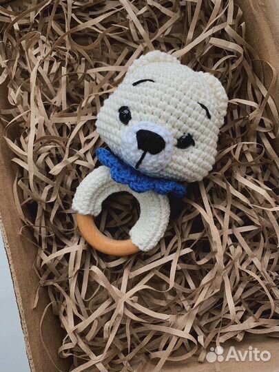 Вязаная погремушка мишка ручной работы