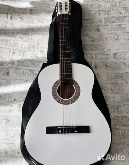 Классическая гитара belucci белая