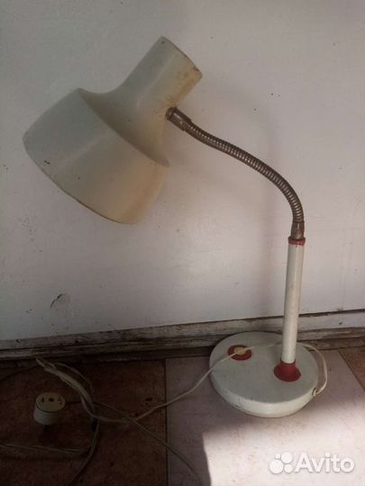 Лампа настольная