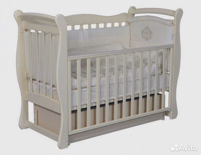 Детская кроватка с маятником и ящиком