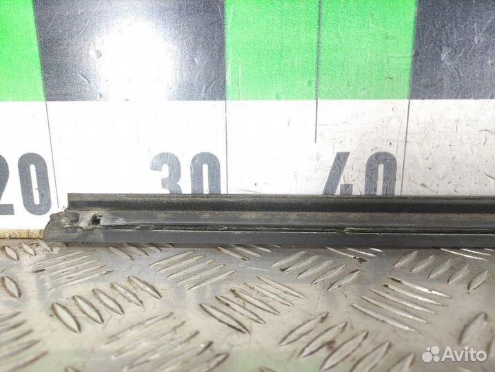 Молдинг стекла двери левой задней Ford Focus 1998-2005