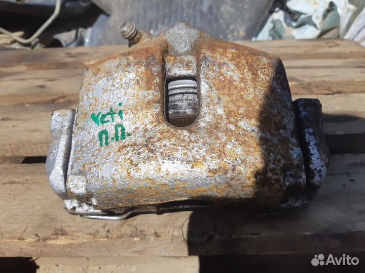 Суппорт тормозной передний правый Skoda Yeti