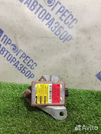 Датчик удара передний правый Toyota Avensis