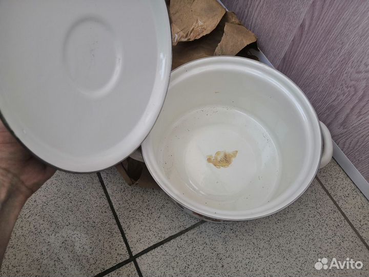 Кастрюля эмалированная новая 3,5 л