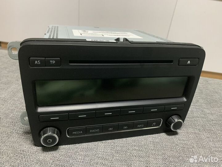 Магнитола штатная Skida Fabia 2013 года