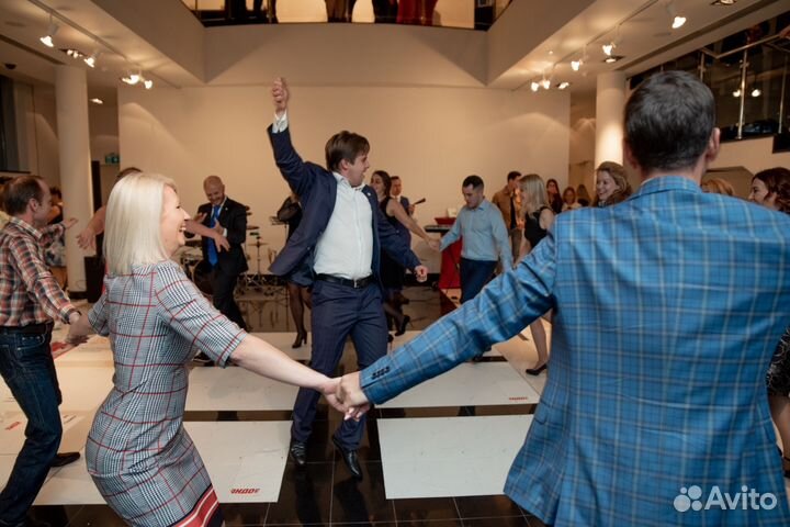 Балалаечник-виртуоз, русский народный ансамбль