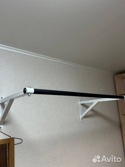 Турник настенный