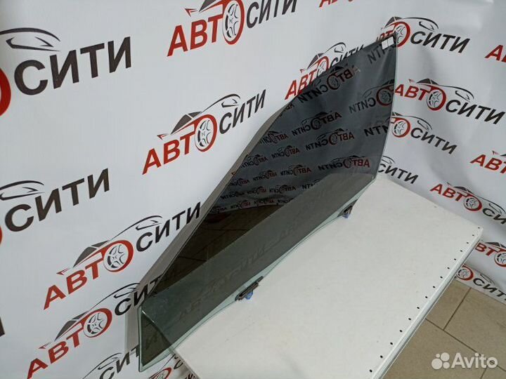 Стекло двери переднее левое Toyota Camry 55