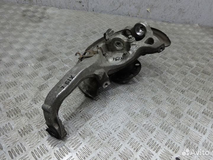 Кулак передний левый Мерседес 205 AMG