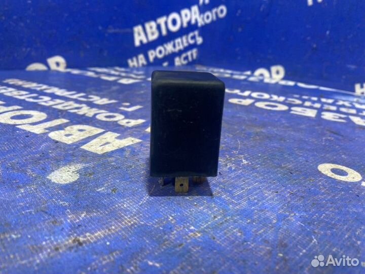 Реле Audi 80 седан 1991