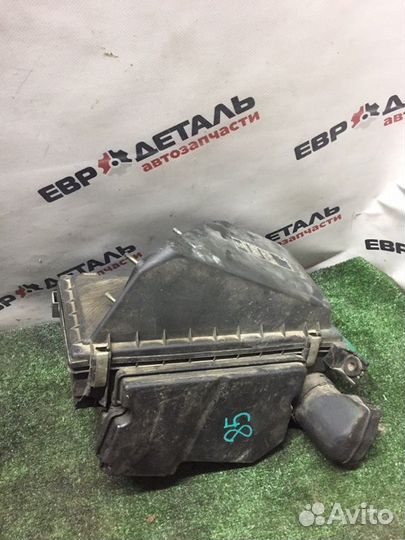 Корпус воздушного фильтра Mitsubishi Carisma