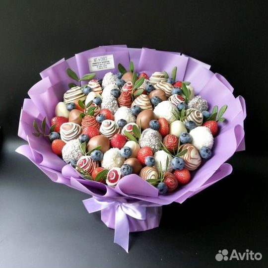 Букет Клубника в шоколаде с голубикой