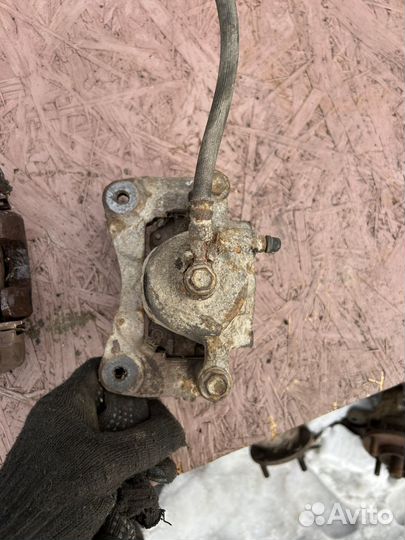 Передние Суппорта Nissan Almera N15 пара