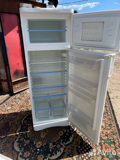 Холодильник indesit