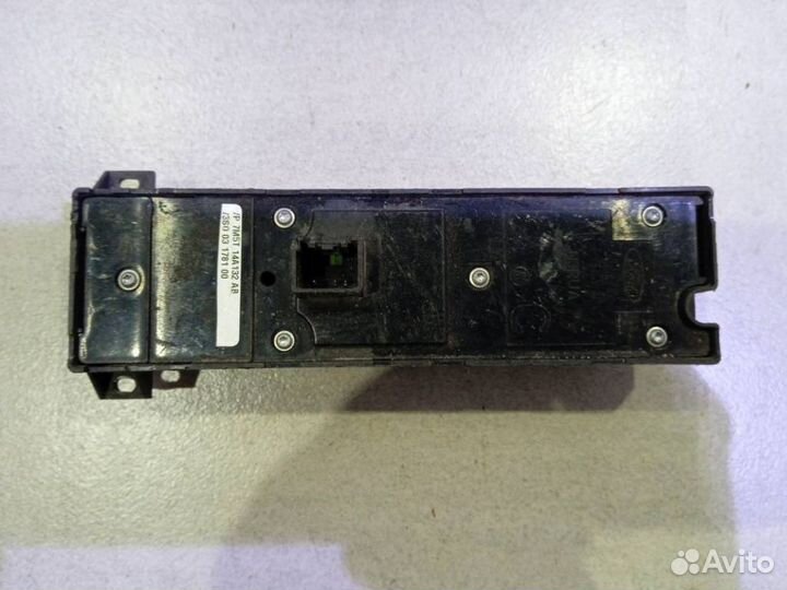 Блок управления стеклоподъемниками и зеркалами