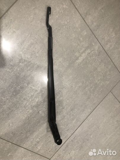 Поводок стеклоочистителя передний правый Toyota