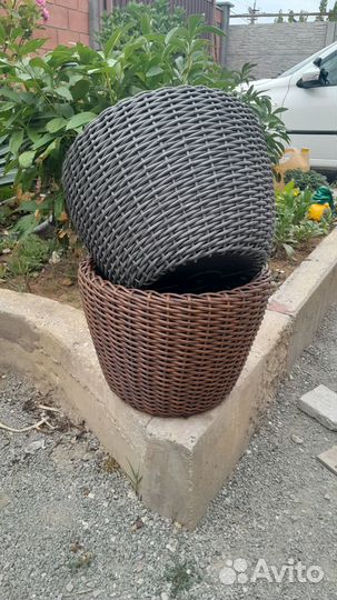 Кашпо из искусственного ротанга