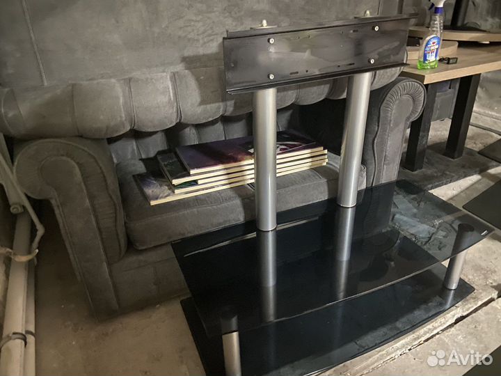 Тумба под телевизор стеклянная