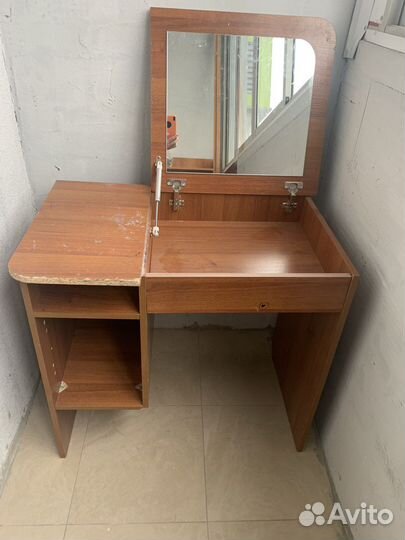 Компьютерный стол и тумбочка