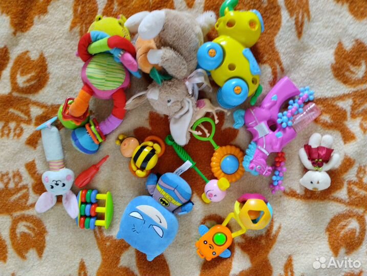 Детские игрушки + слоник с болтиками на моторику